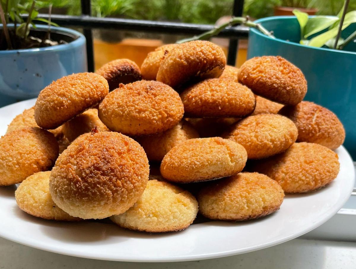 माफ़ल्डा क्वाड्रोस की बोलिनहास, नारियल और सूजी कुकीज़।